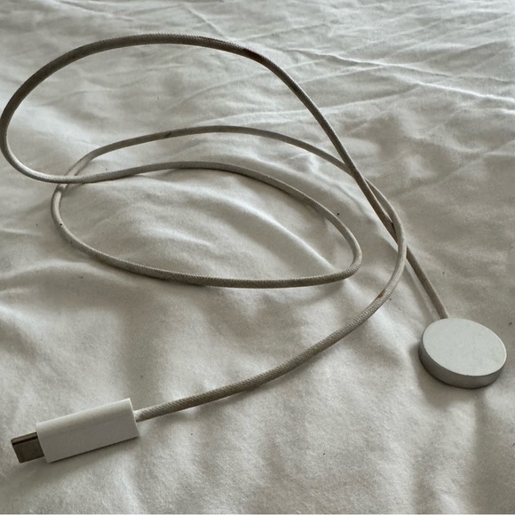 Apple Watch Magnetic Charging Cable with a USB-C connector - Picture 3 of 3